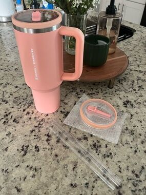 Stanley X Starbucks Limited Edition Peach Tumbler